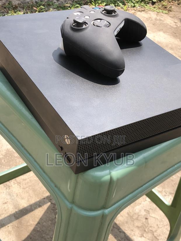 Xbox One X 1TB