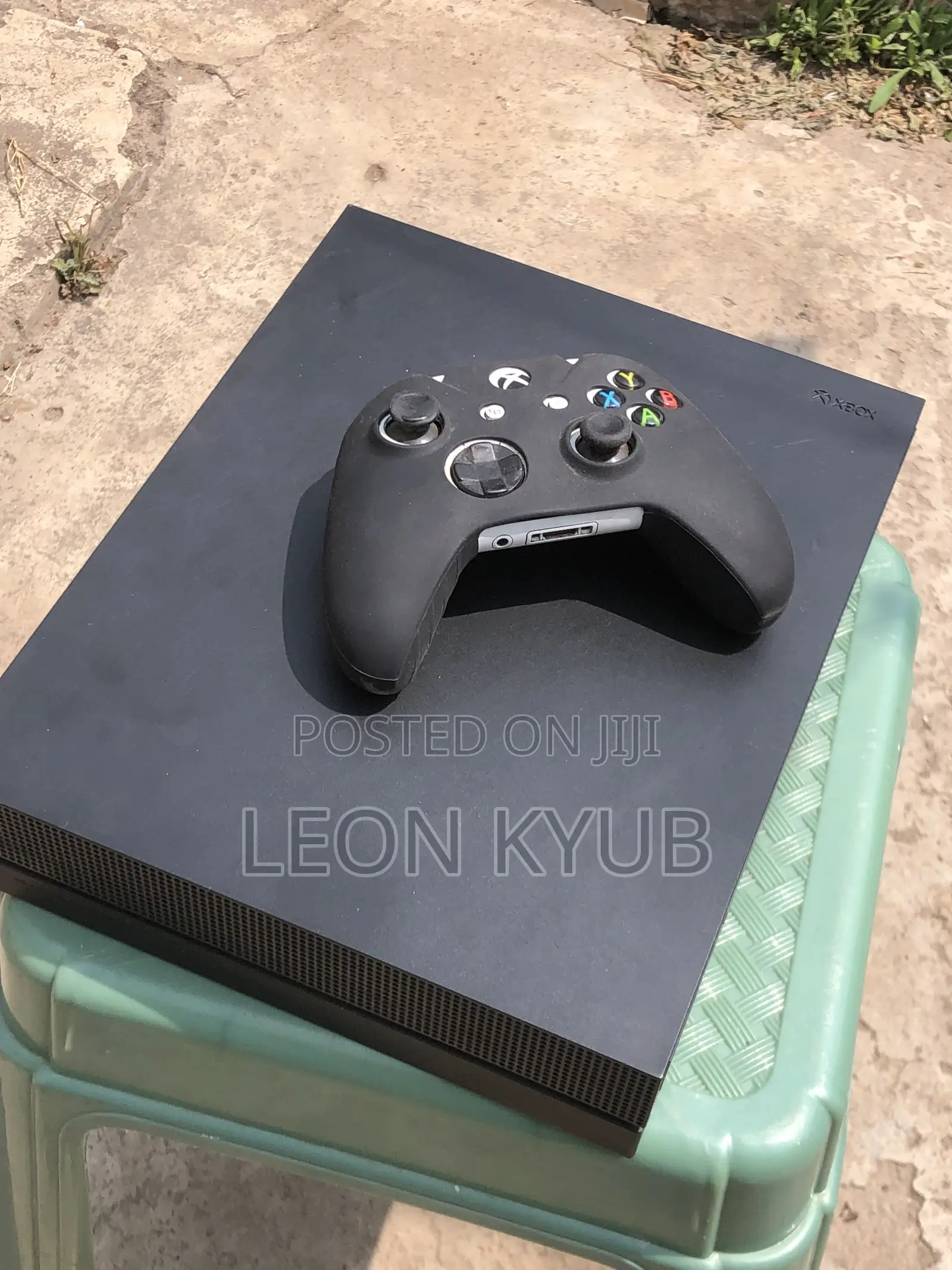 Xbox One X 1TB
