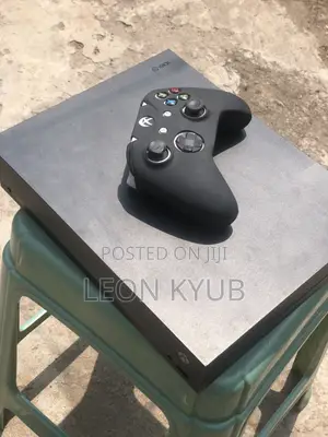 Xbox One X 1TB