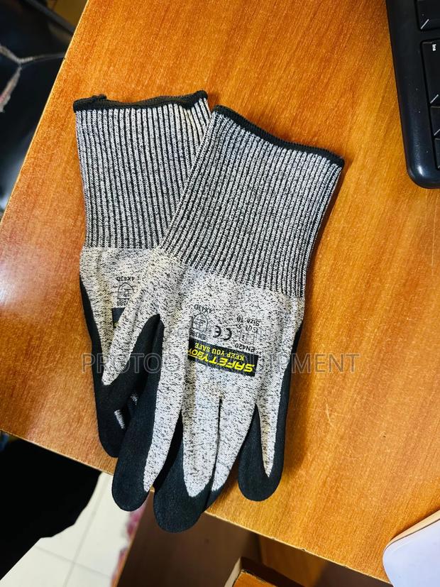 Anticut Glove