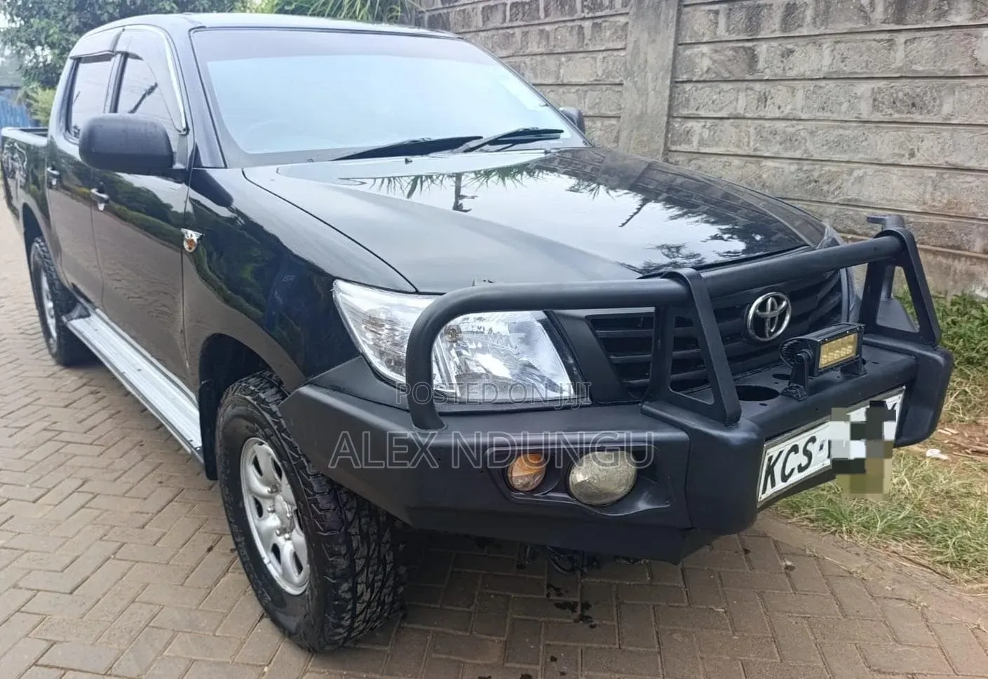 Toyota Hilux 2013 Black