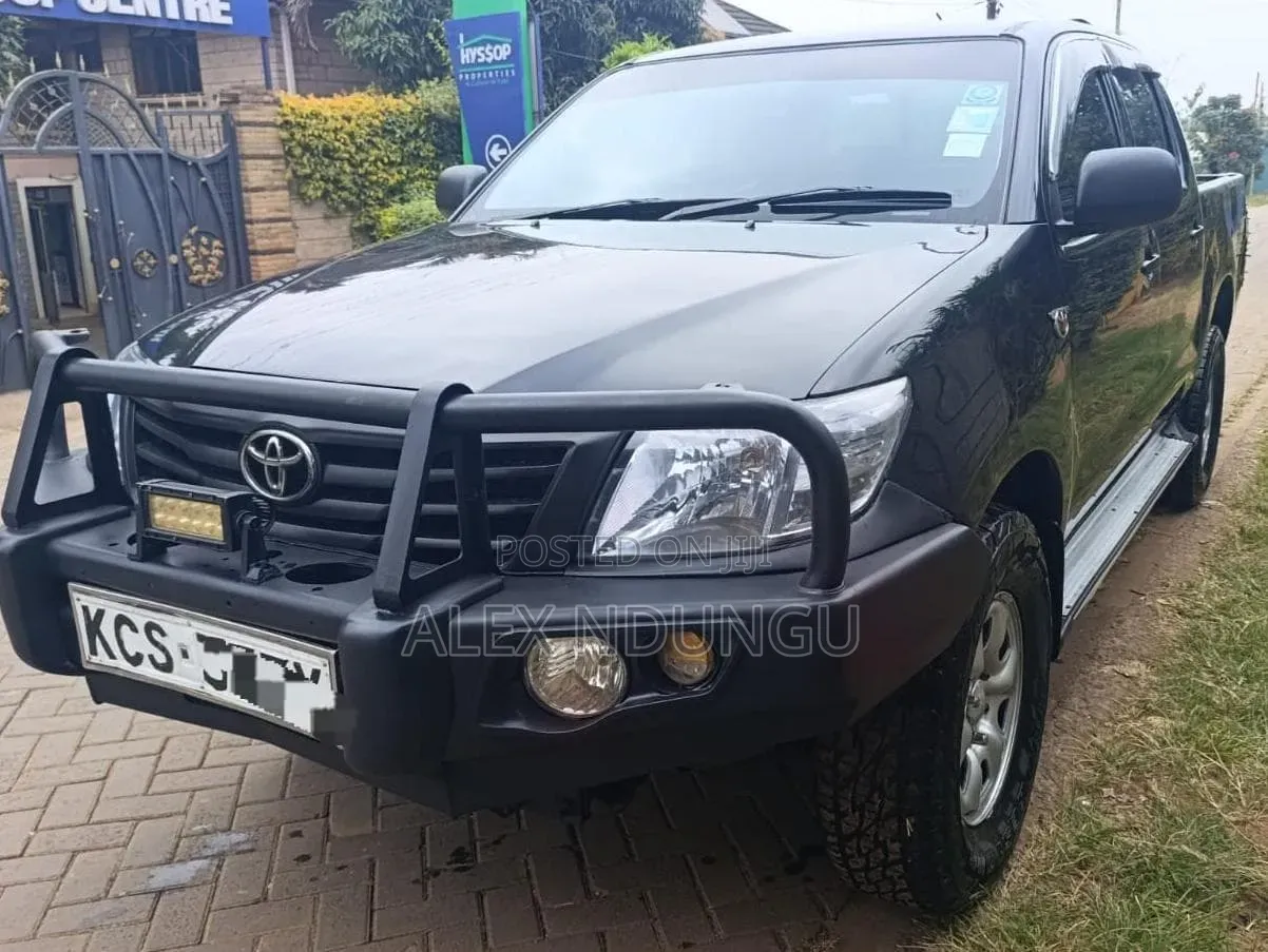 Toyota Hilux 2013 Black