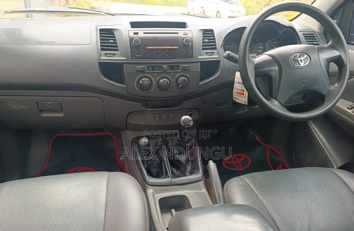 Toyota Hilux 2013 Black