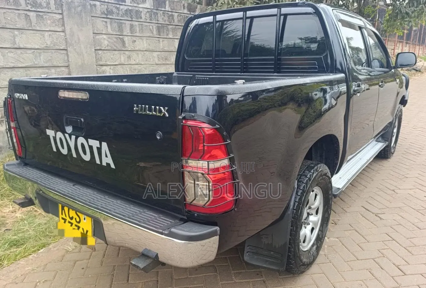 Toyota Hilux 2013 Black