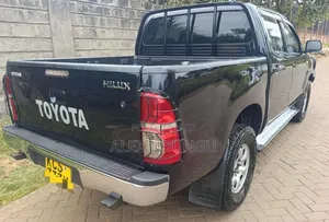 Toyota Hilux 2013 Black