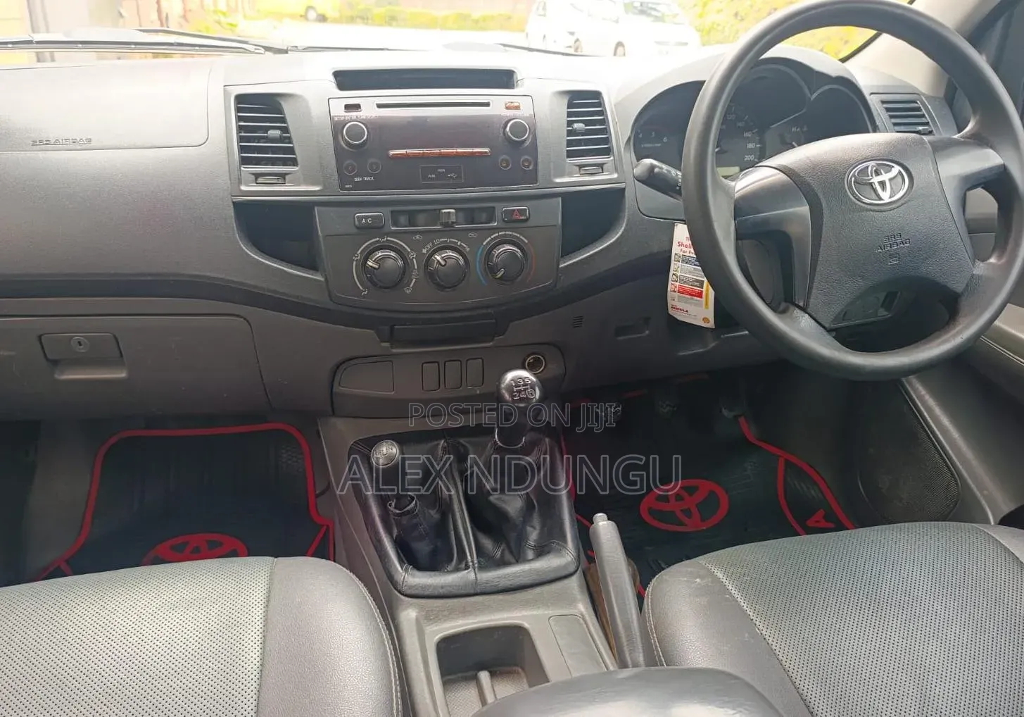Toyota Hilux 2013 Black