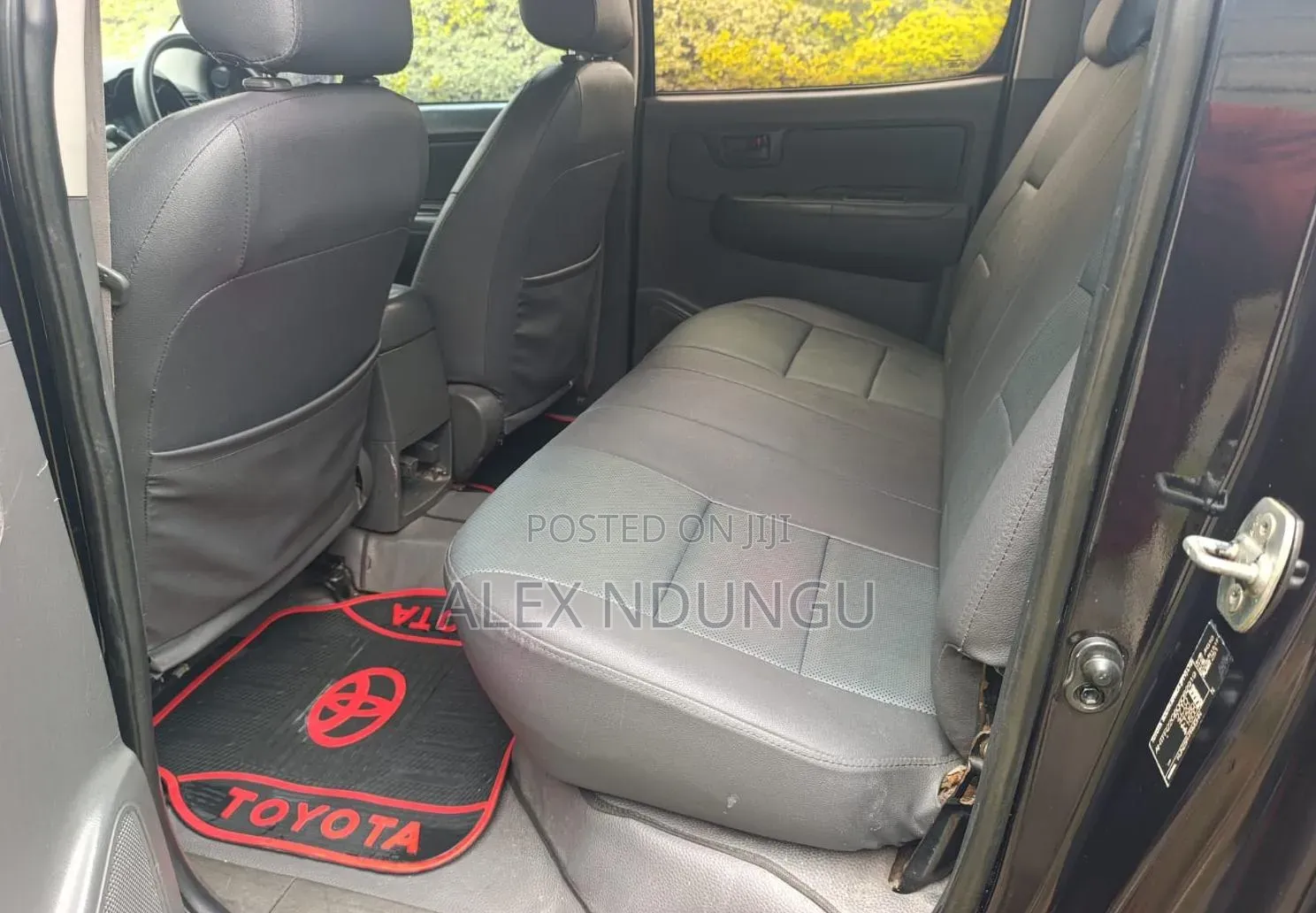 Toyota Hilux 2013 Black