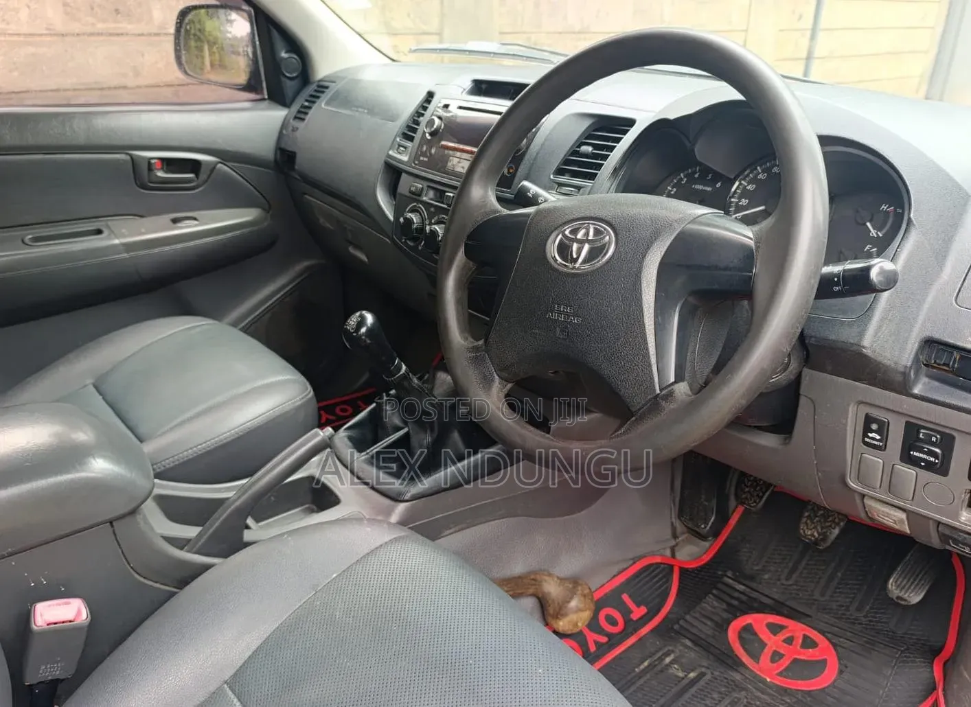 Toyota Hilux 2013 Black