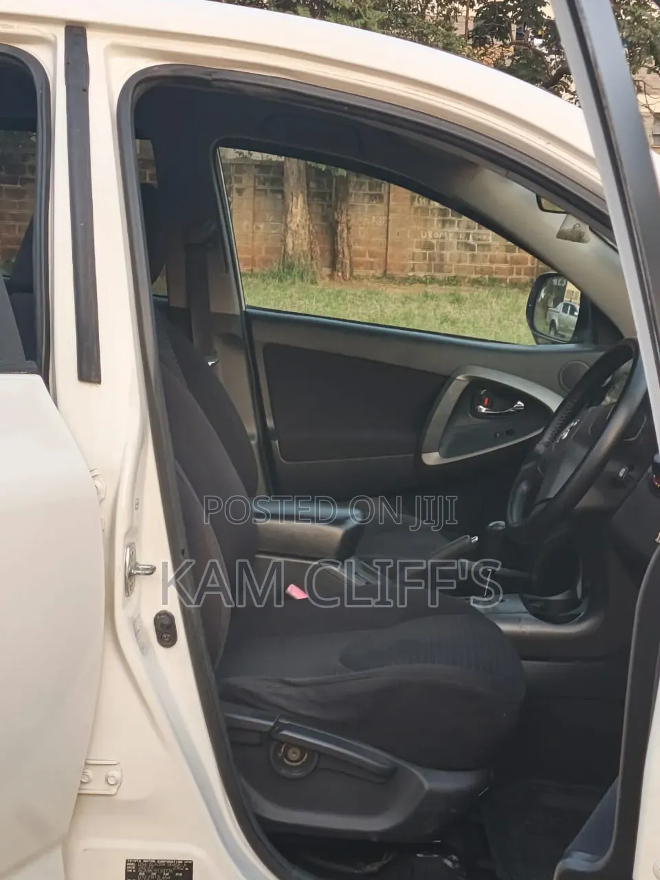 Toyota Vanguard 2010 White