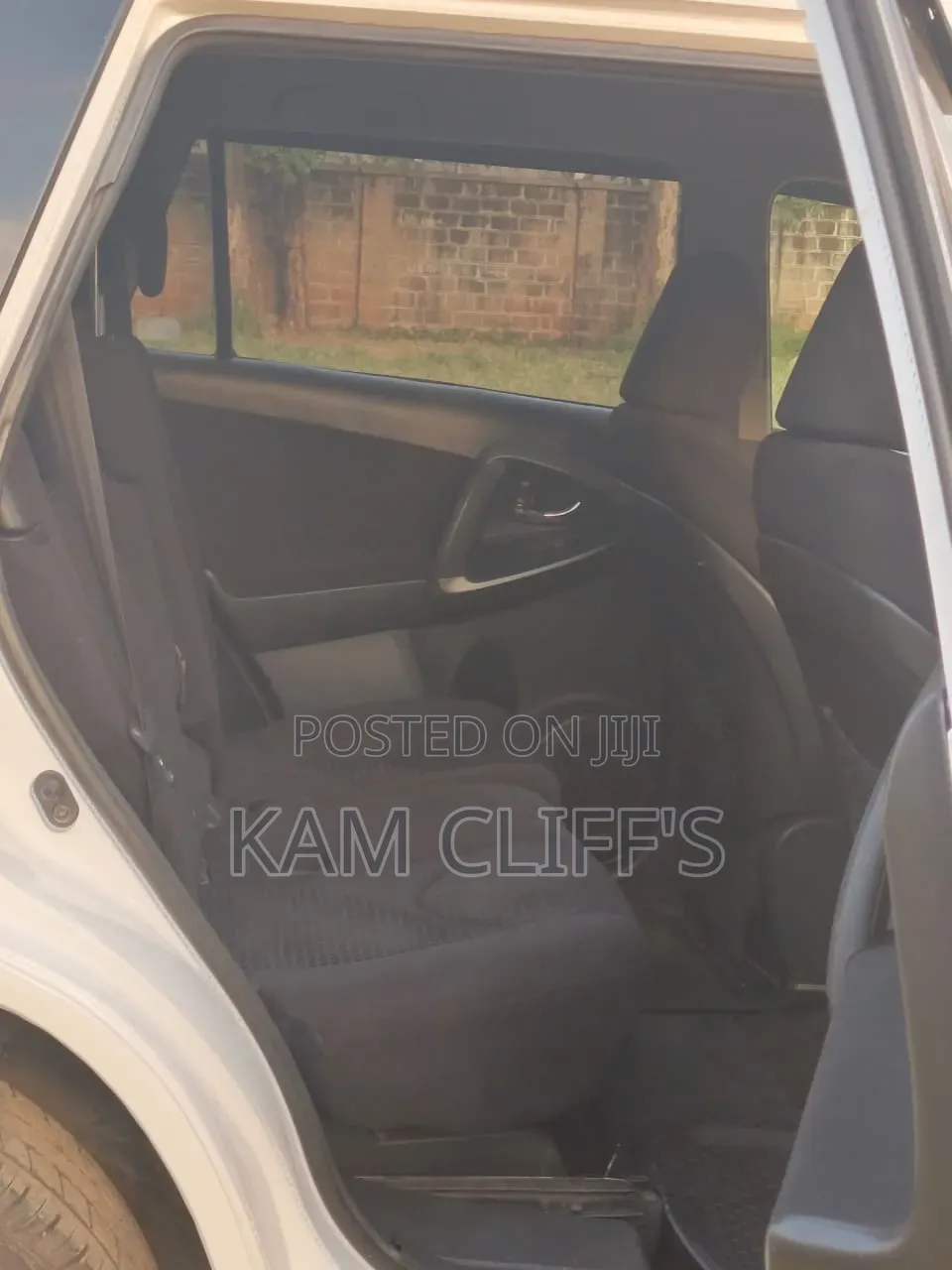Toyota Vanguard 2010 White