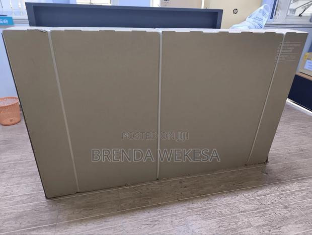 75" Crystal UHD Signage QMC Even Bezel Ultra-Slim Commercial Display - thumbnail 2