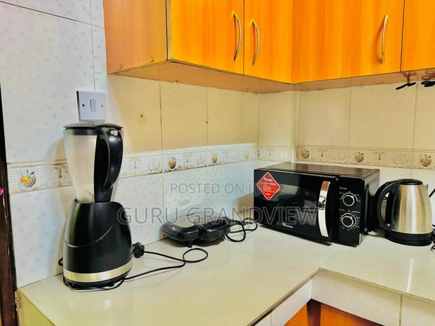 Roasters Modern 2br Airbnb - thumbnail 5