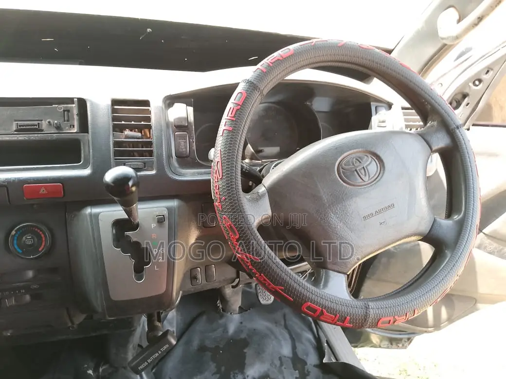Toyota HiAce 2007 Black
