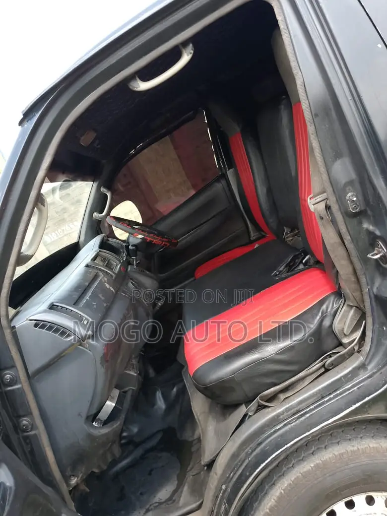 Toyota HiAce 2007 Black