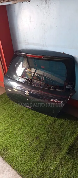 Suzuki Swift Boot/ Tailgate 08