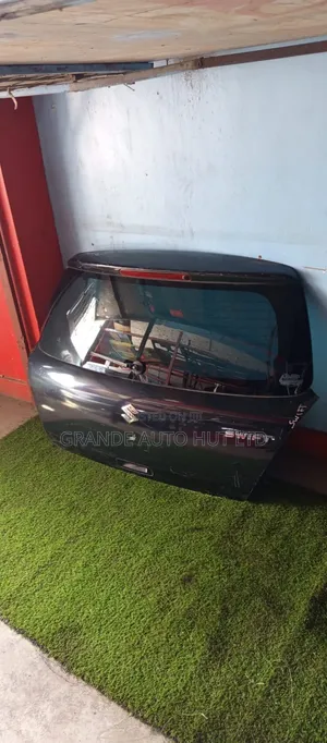 Suzuki Swift Boot/ Tailgate 08