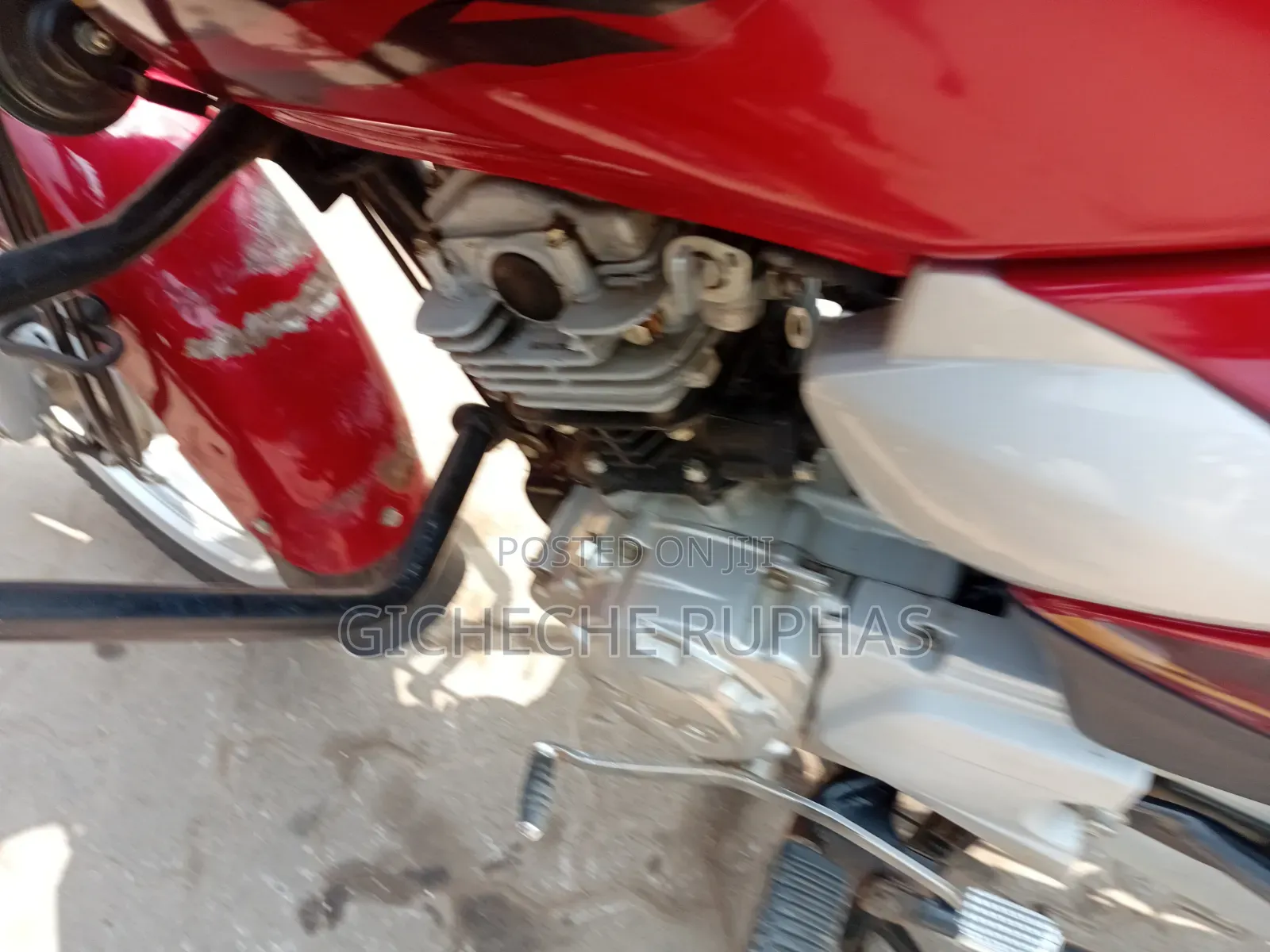 TVS HLX 125 2025 Red