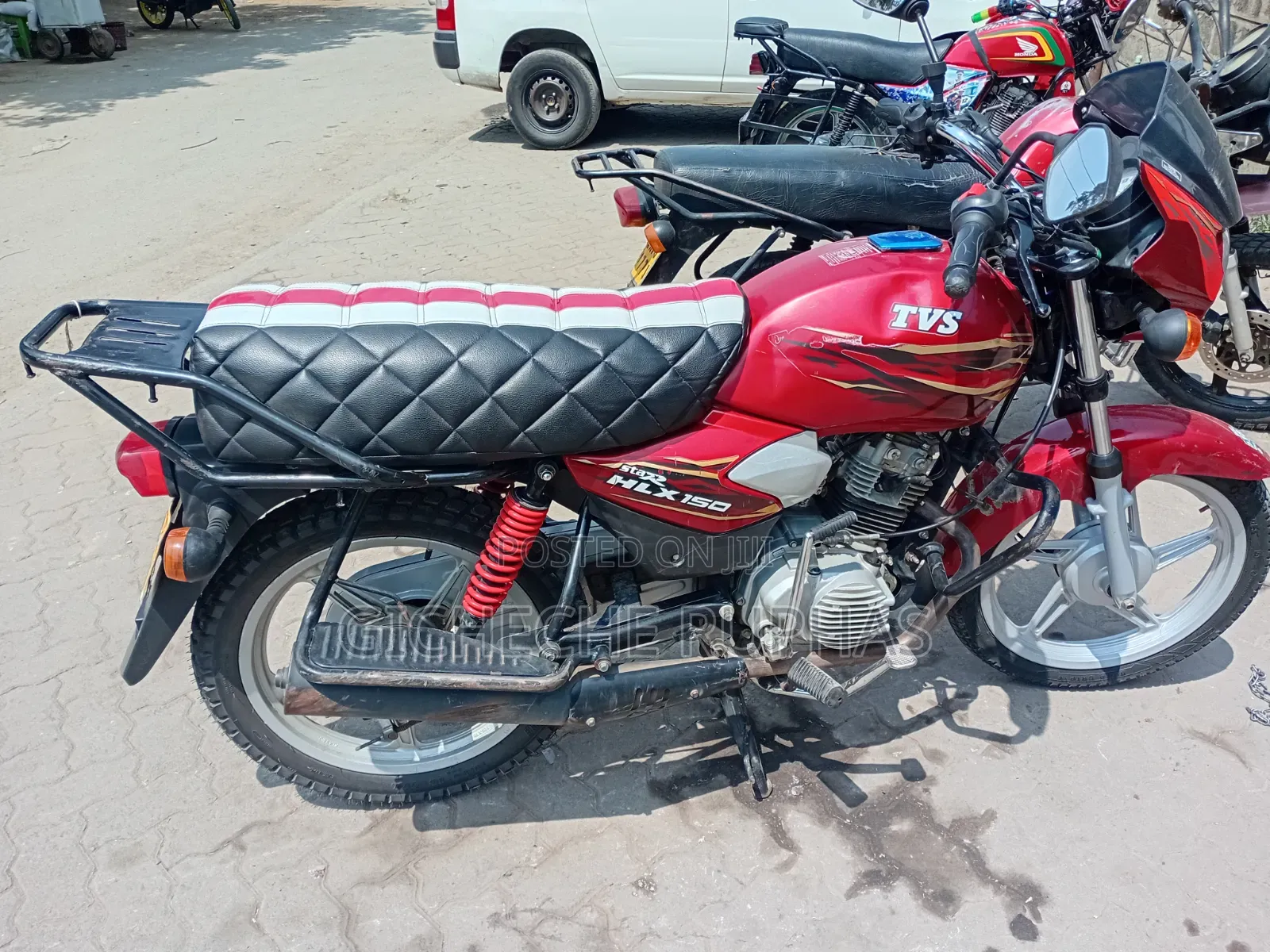 TVS HLX 125 2025 Red