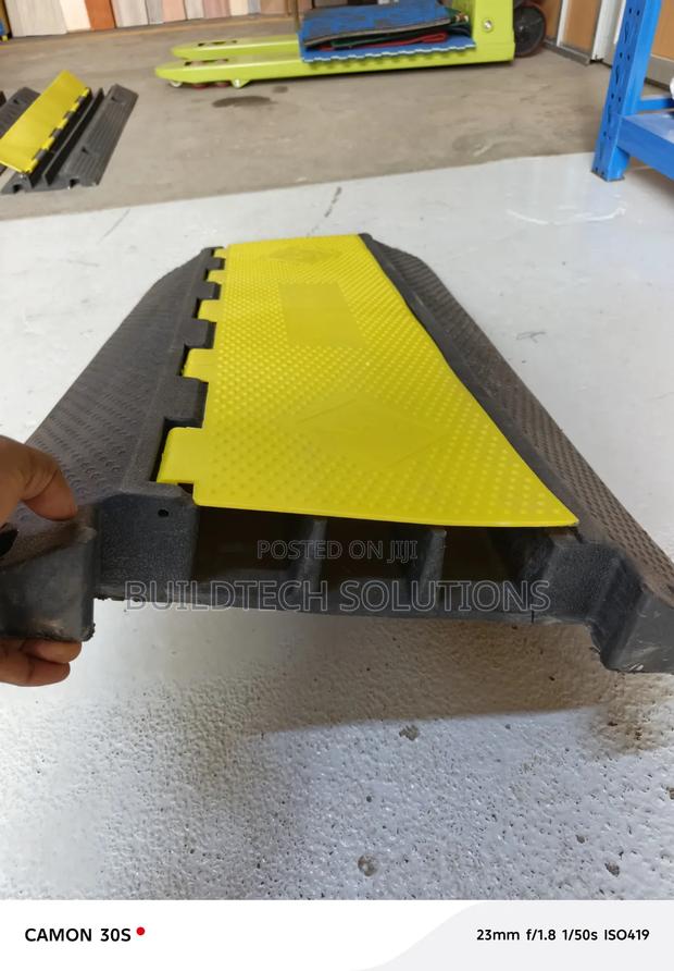 Heavy Duty 3 Channel Rubber Cable Protector - thumbnail 2