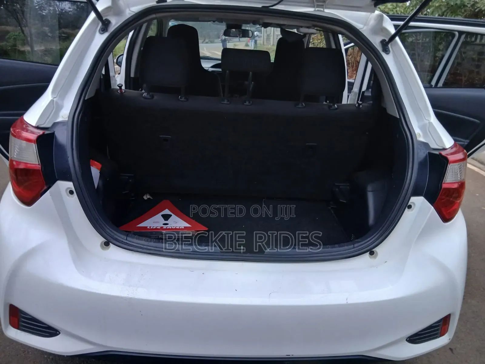 Toyota Vitz 2012 White