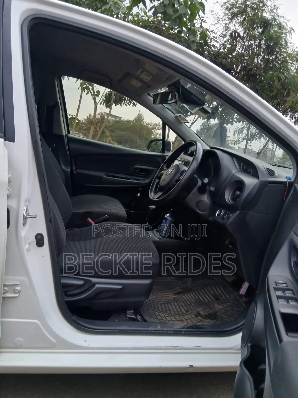 Toyota Vitz 2012 White
