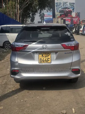 Honda Fit Shuttle 2017 Silver