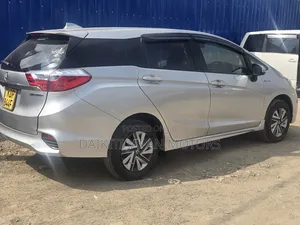Honda Fit Shuttle 2017 Silver
