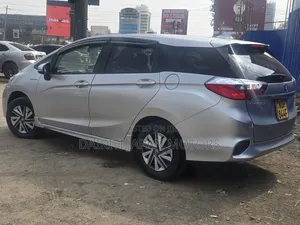 Honda Fit Shuttle 2017 Silver