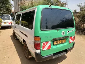 Toyota HiAce 2007 White