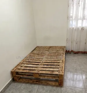 Sturdy 4×6 Pallet Bed (No Drawers).
