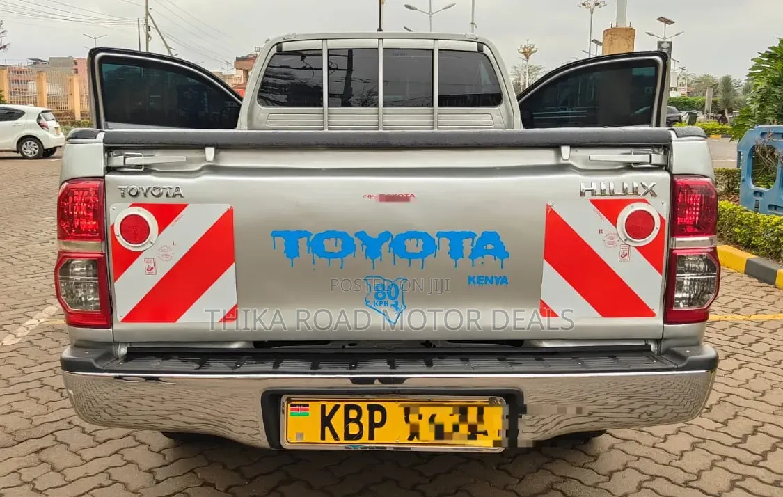 Toyota Hilux 2010 Beige
