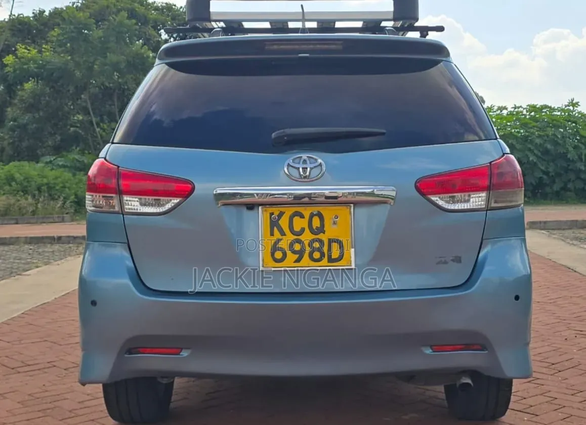 Toyota Wish 2011 Blue
