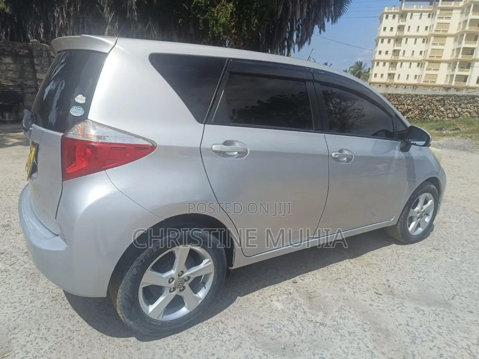 Toyota Ractis 2011 Silver