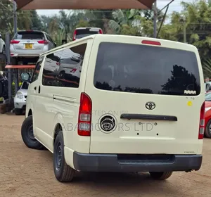 Toyota HiAce 2019 White