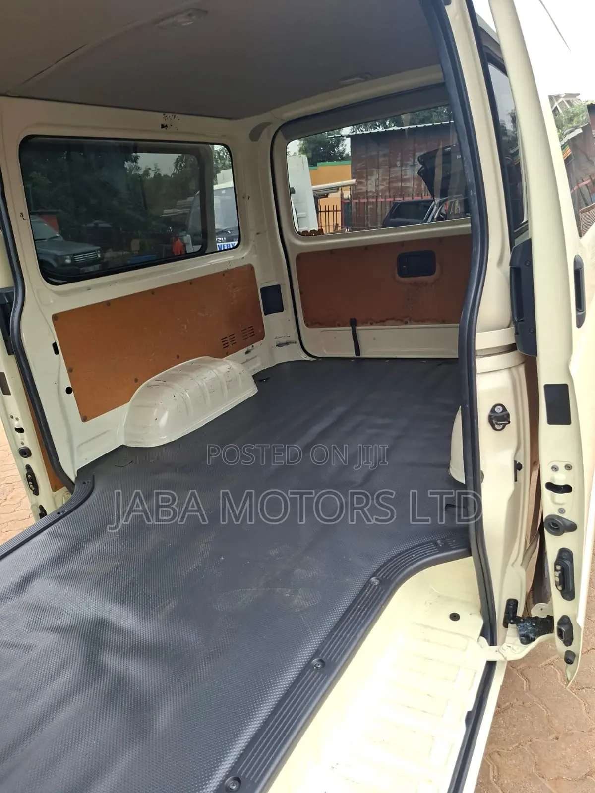 Toyota HiAce 2019 White