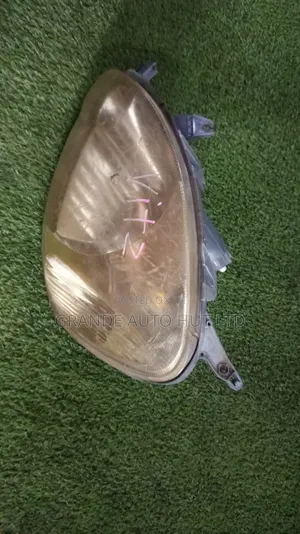 TOYOTA VITZ 02 HEADLIGHT Tear Drop