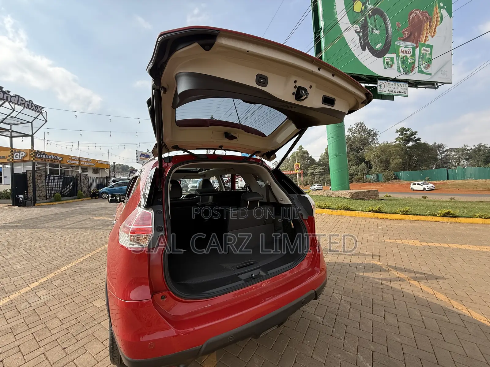 Nissan X-Trail 2.0 Petrol FWD 2016 Red