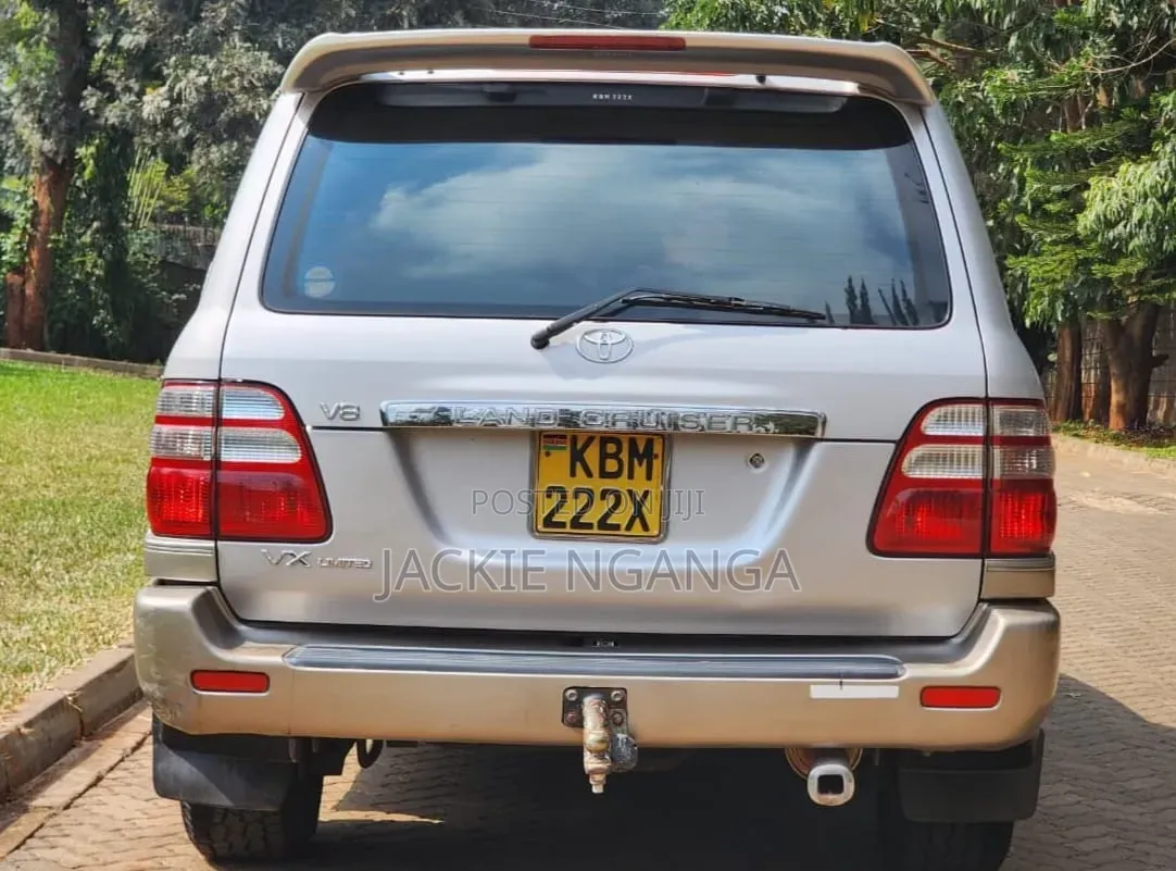 Toyota Land Cruiser 2005 Silver