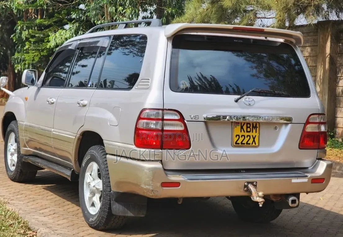 Toyota Land Cruiser 2005 Silver