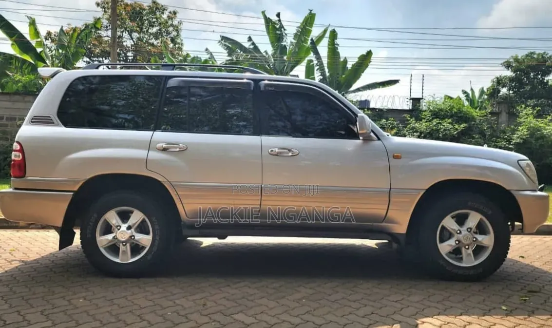 Toyota Land Cruiser 2005 Silver