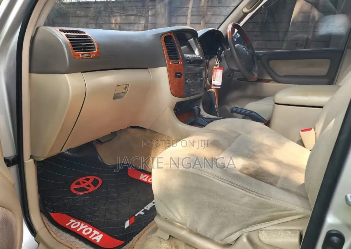 Toyota Land Cruiser 2005 Silver