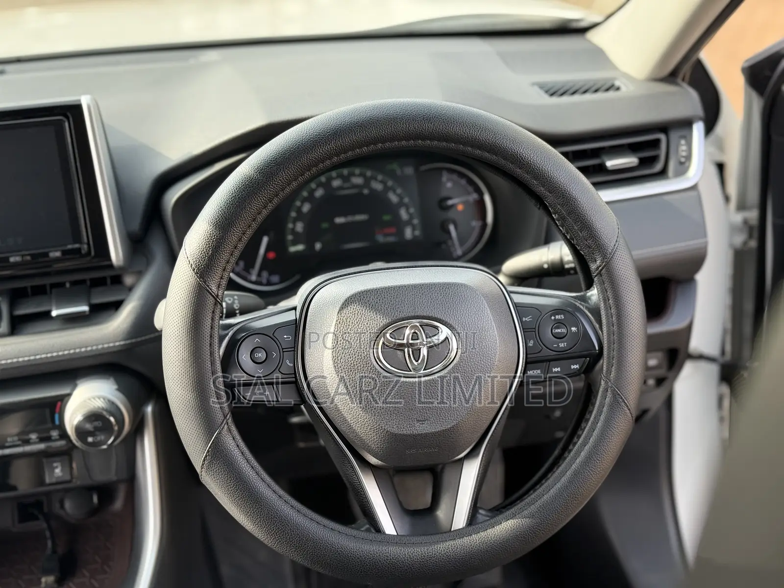 Toyota RAV4 XLE Premium AWD 2019 White