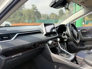 Toyota RAV4 XLE Premium AWD 2019 White