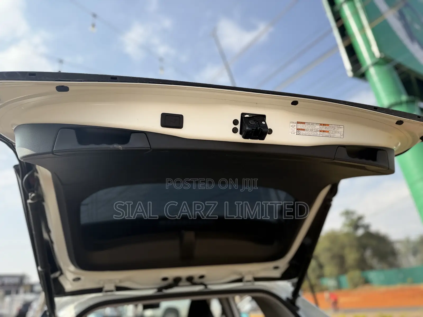 Toyota RAV4 XLE Premium AWD 2019 White