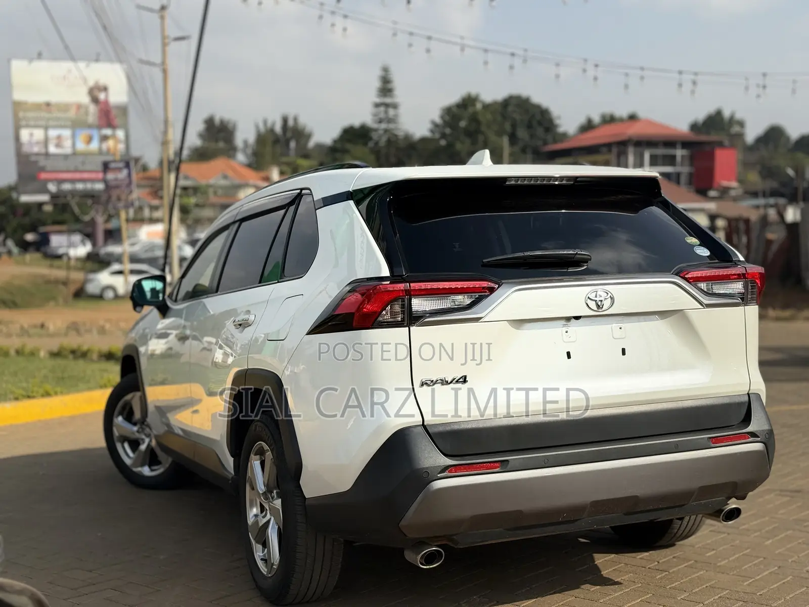 Toyota RAV4 XLE Premium AWD 2019 White