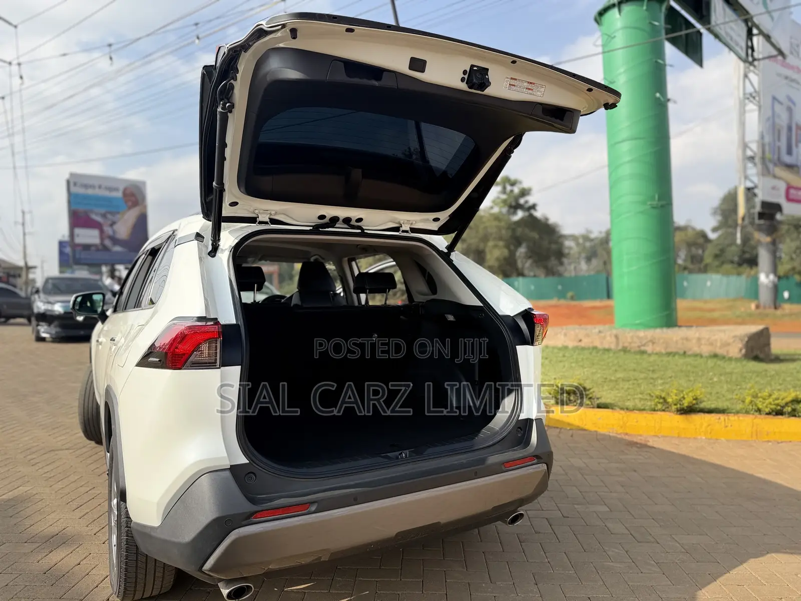 Toyota RAV4 XLE Premium AWD 2019 White