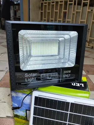 Top LED Security Floodlight 300W Big Size 16 HRS Bright Solar Panel
