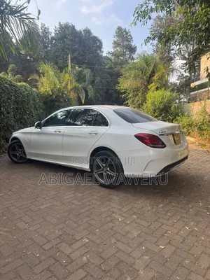 Mercedes-Benz C200 2016 Pearl