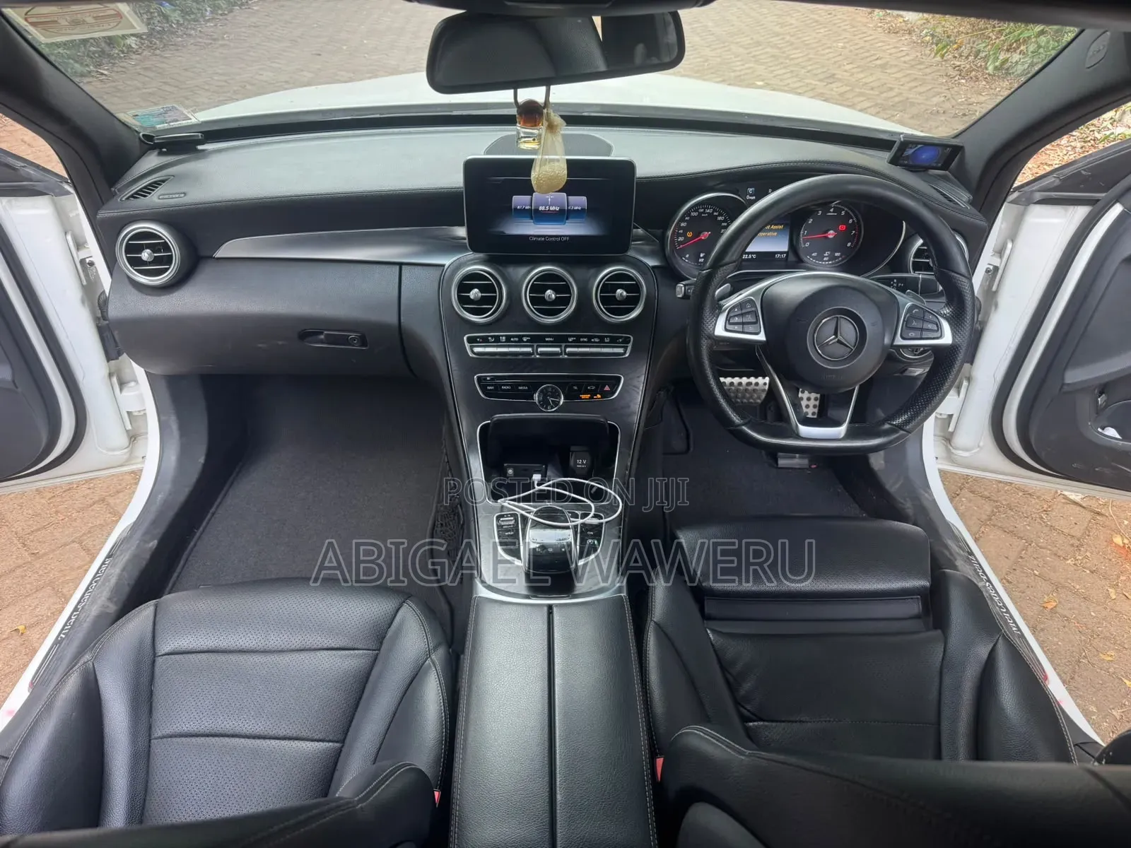 Mercedes-Benz C200 2016 Pearl