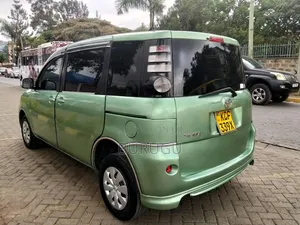 Toyota Sienta 2012 Green